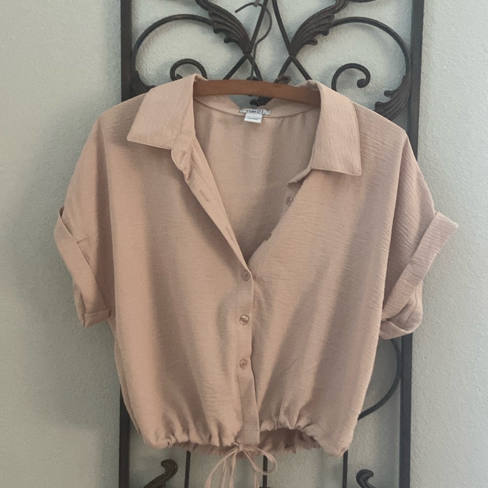 Crop top with collar